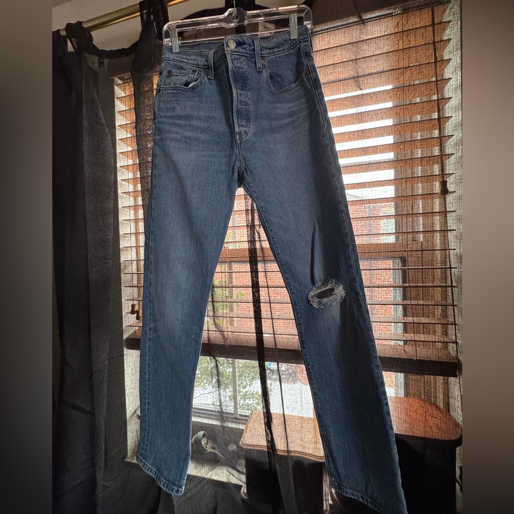 Levis Straight Jeans Distressed